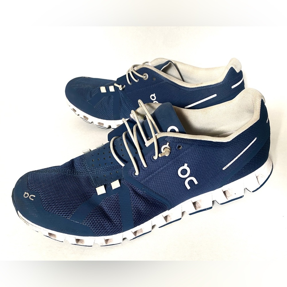 On cloud 5 running shoes women’s size 10.5